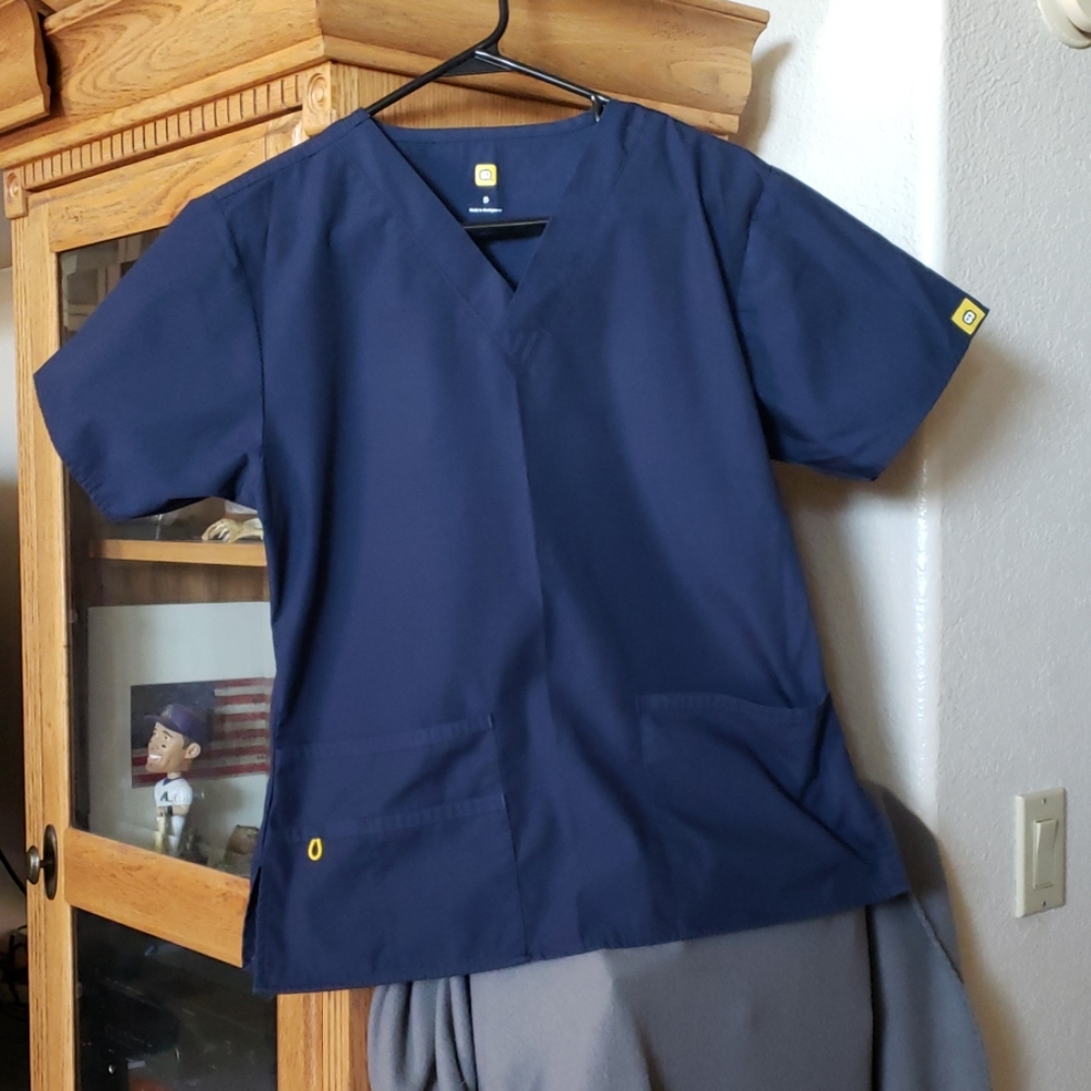 Wonderwink scrub top